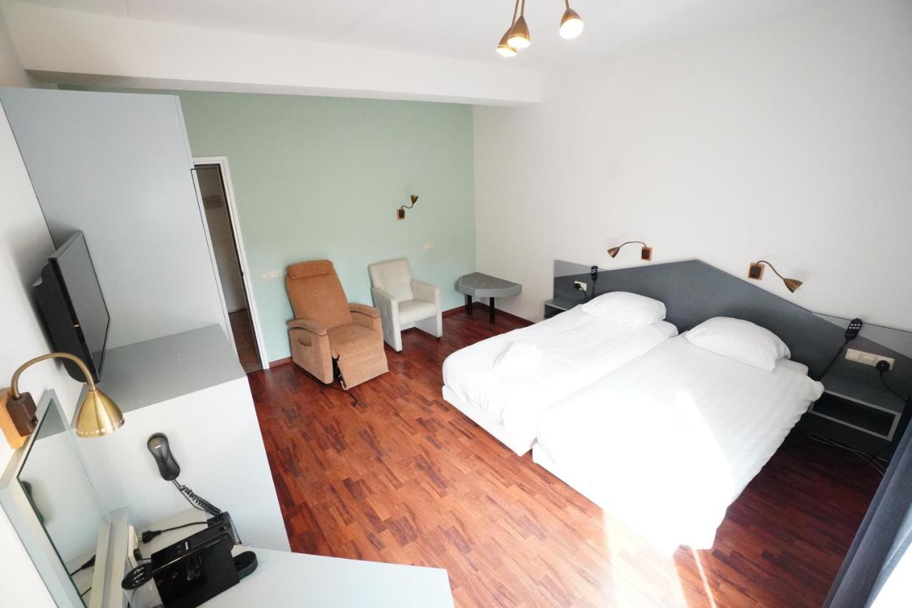 Hotel Den Burg - Digital Access מראה חיצוני תמונה