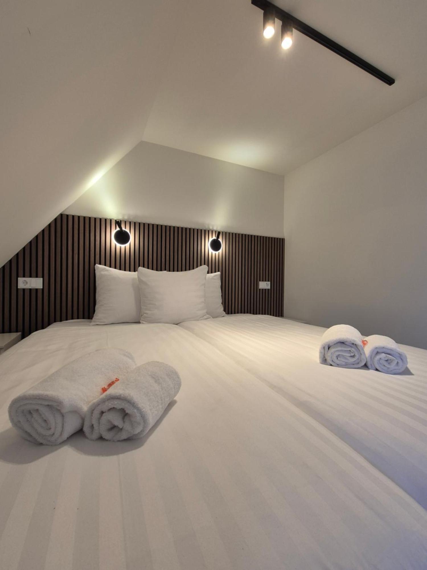 Hotel Den Burg - Digital Access מראה חיצוני תמונה